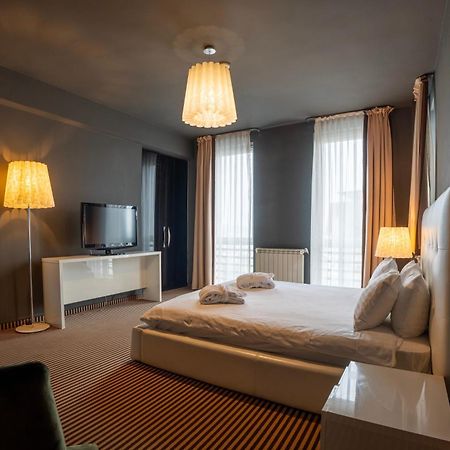Alex&George Boutique Hotel Клуж-Напока Екстериор снимка