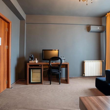 Alex&George Boutique Hotel Клуж-Напока Екстериор снимка