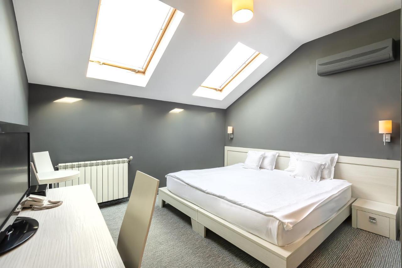 Alex&George Boutique Hotel Клуж-Напока Екстериор снимка