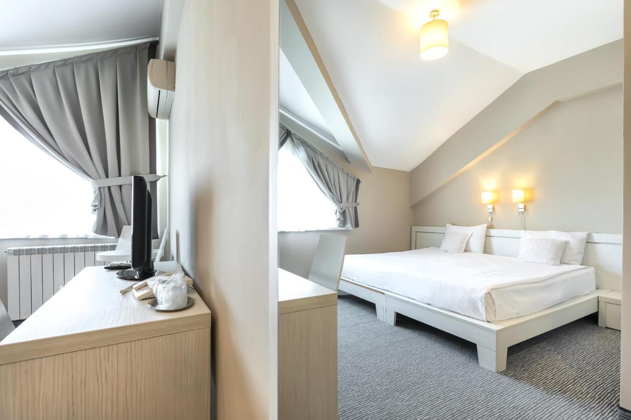 Alex&George Boutique Hotel Клуж-Напока Екстериор снимка