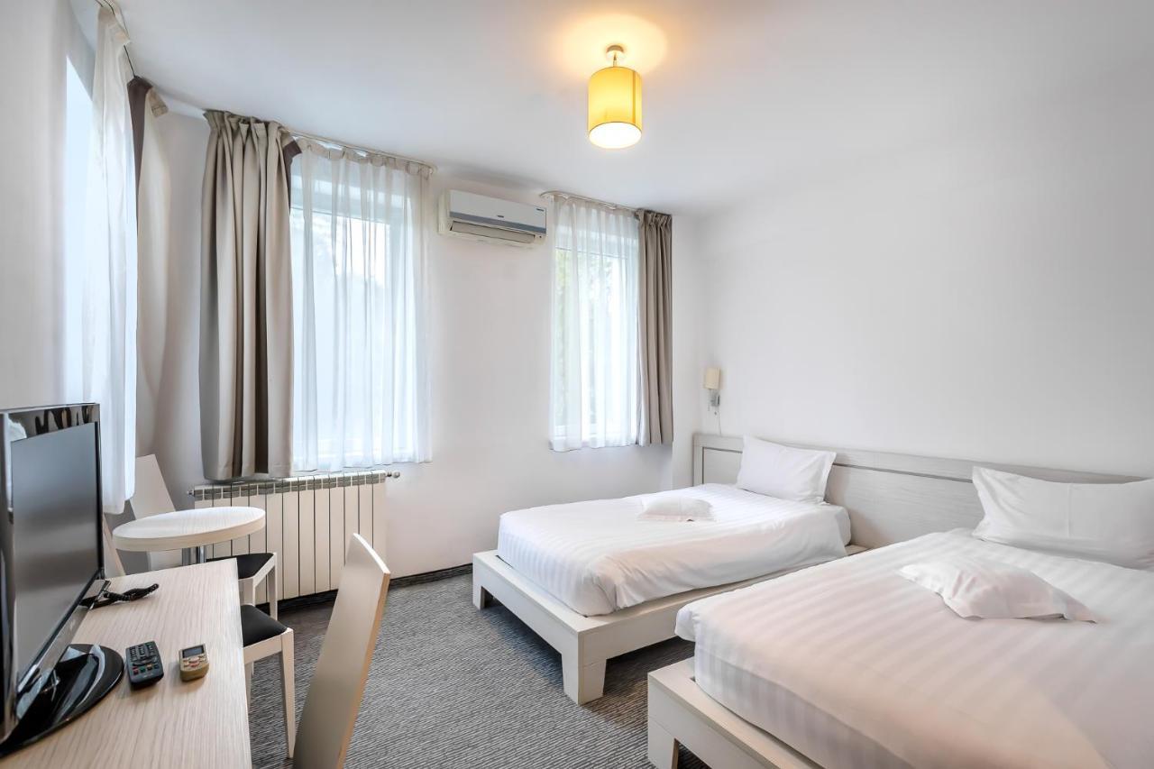 Alex&George Boutique Hotel Клуж-Напока Екстериор снимка