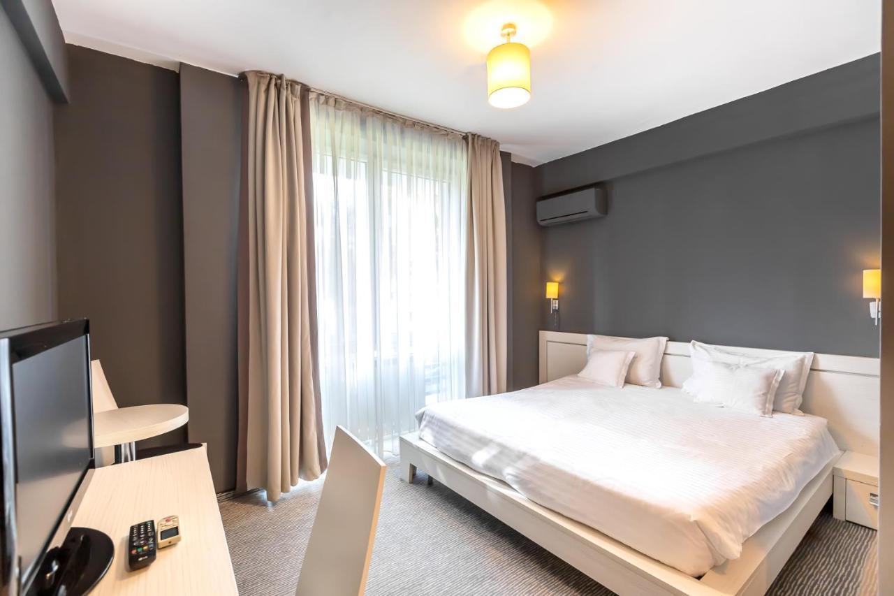 Alex&George Boutique Hotel Клуж-Напока Екстериор снимка
