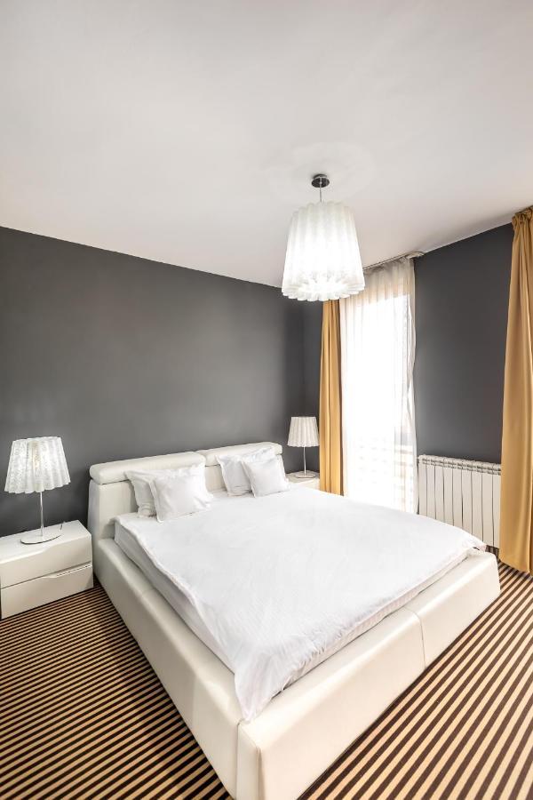 Alex&George Boutique Hotel Клуж-Напока Екстериор снимка