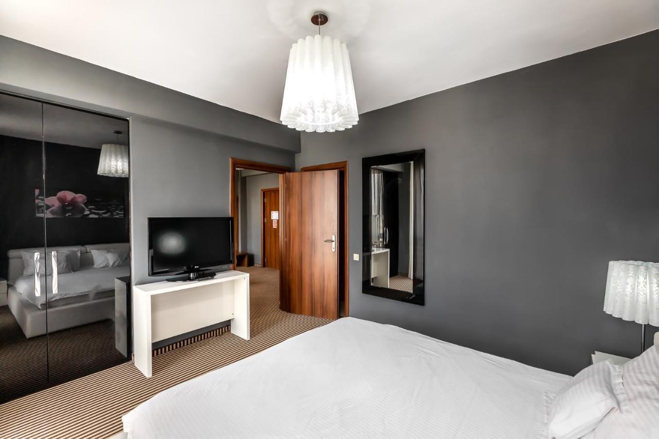 Alex&George Boutique Hotel Клуж-Напока Екстериор снимка