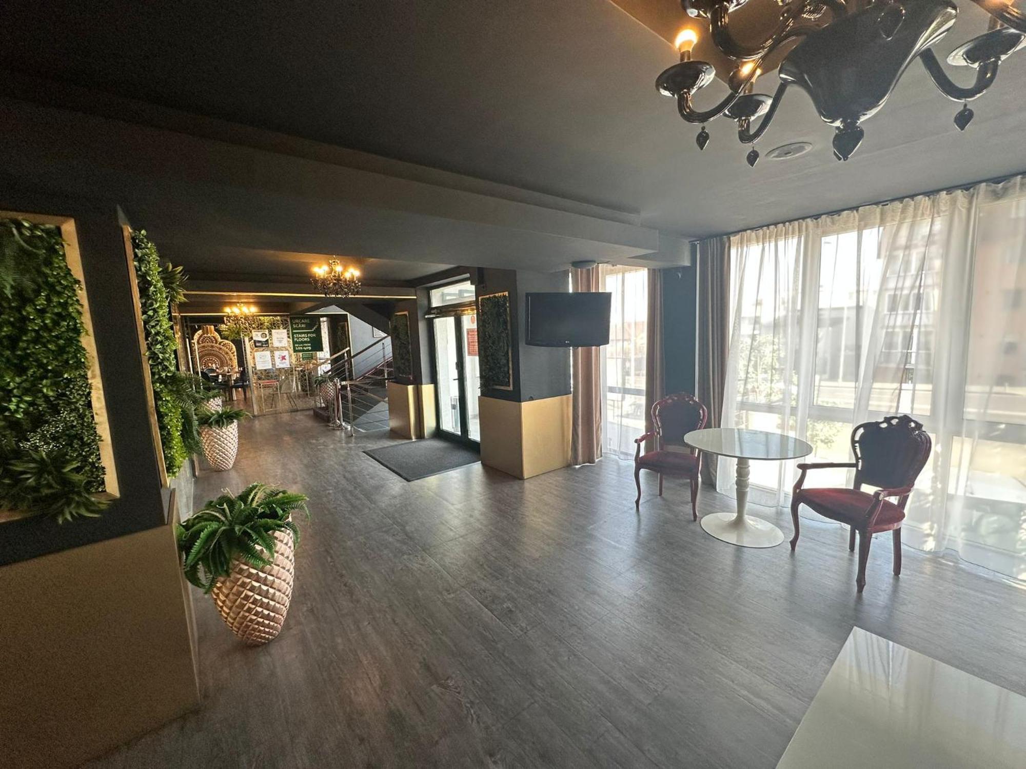 Alex&George Boutique Hotel Клуж-Напока Екстериор снимка