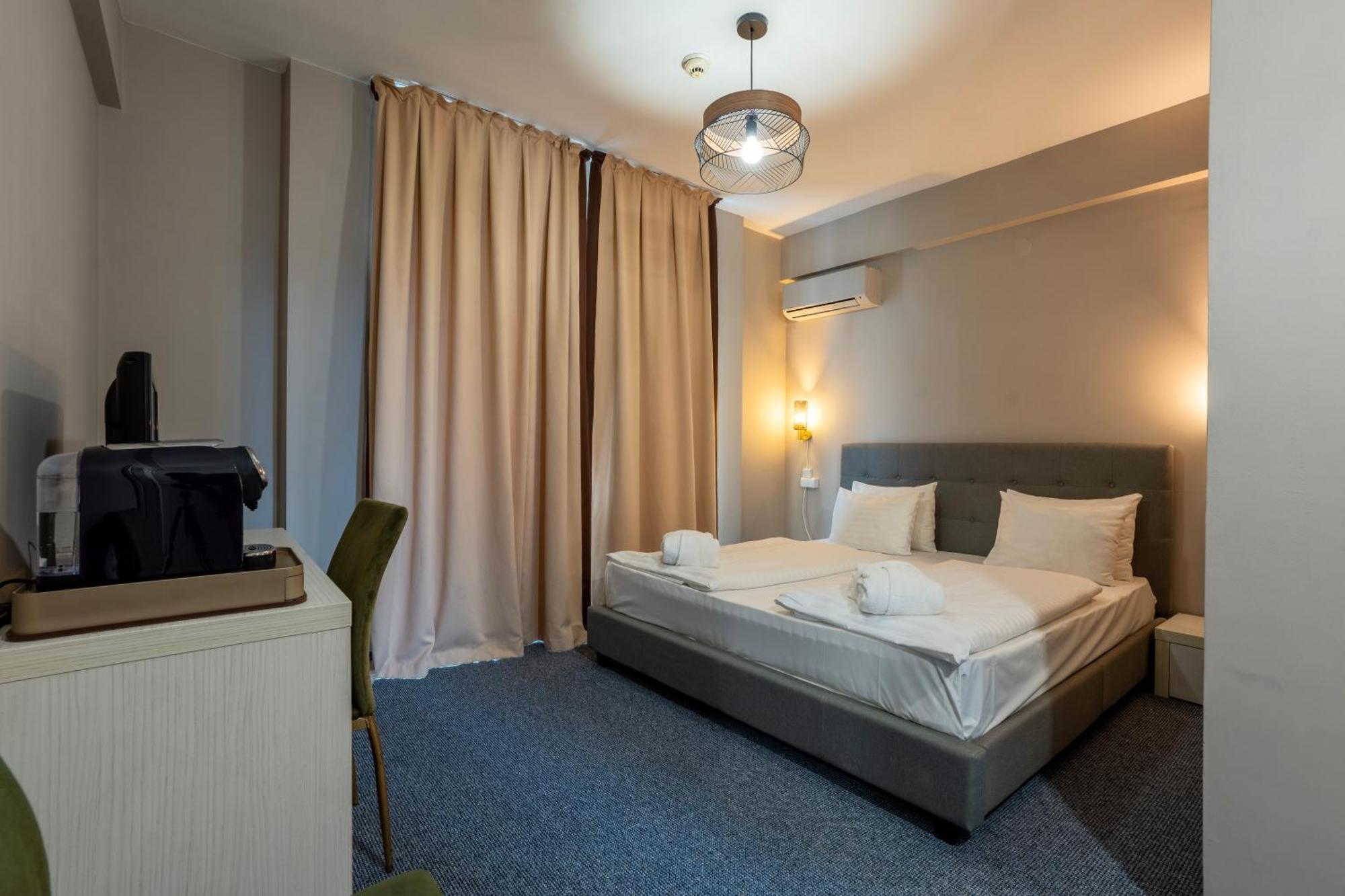 Alex&George Boutique Hotel Клуж-Напока Екстериор снимка