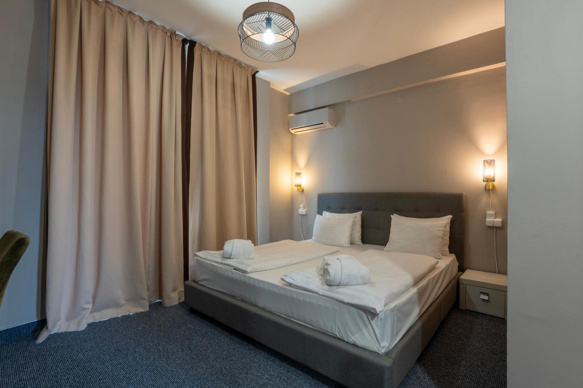 Alex&George Boutique Hotel Клуж-Напока Екстериор снимка