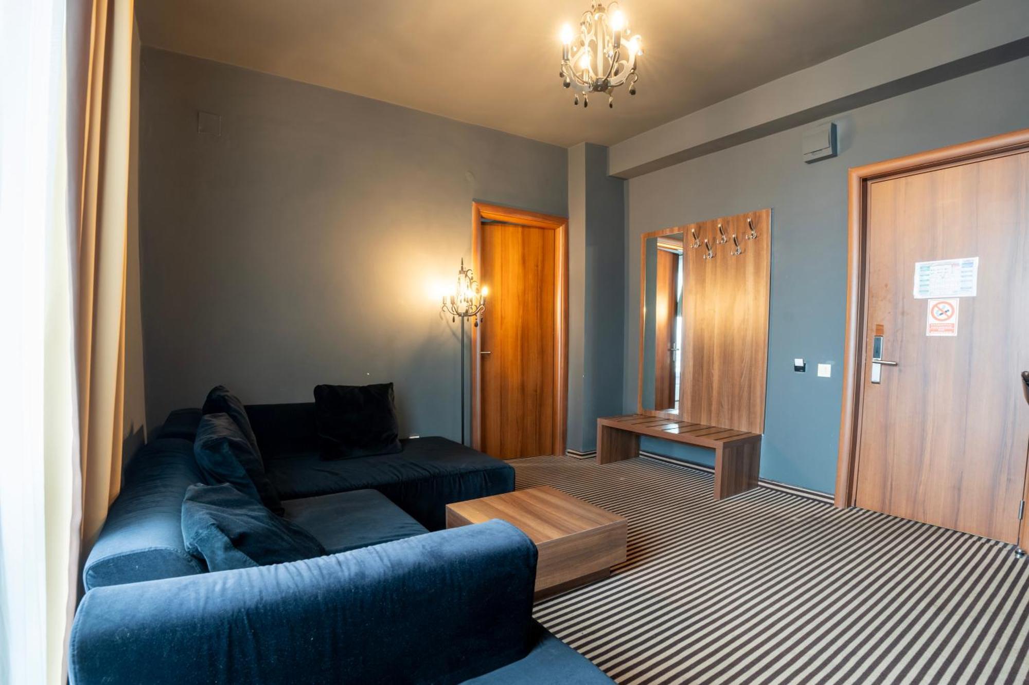 Alex&George Boutique Hotel Клуж-Напока Екстериор снимка