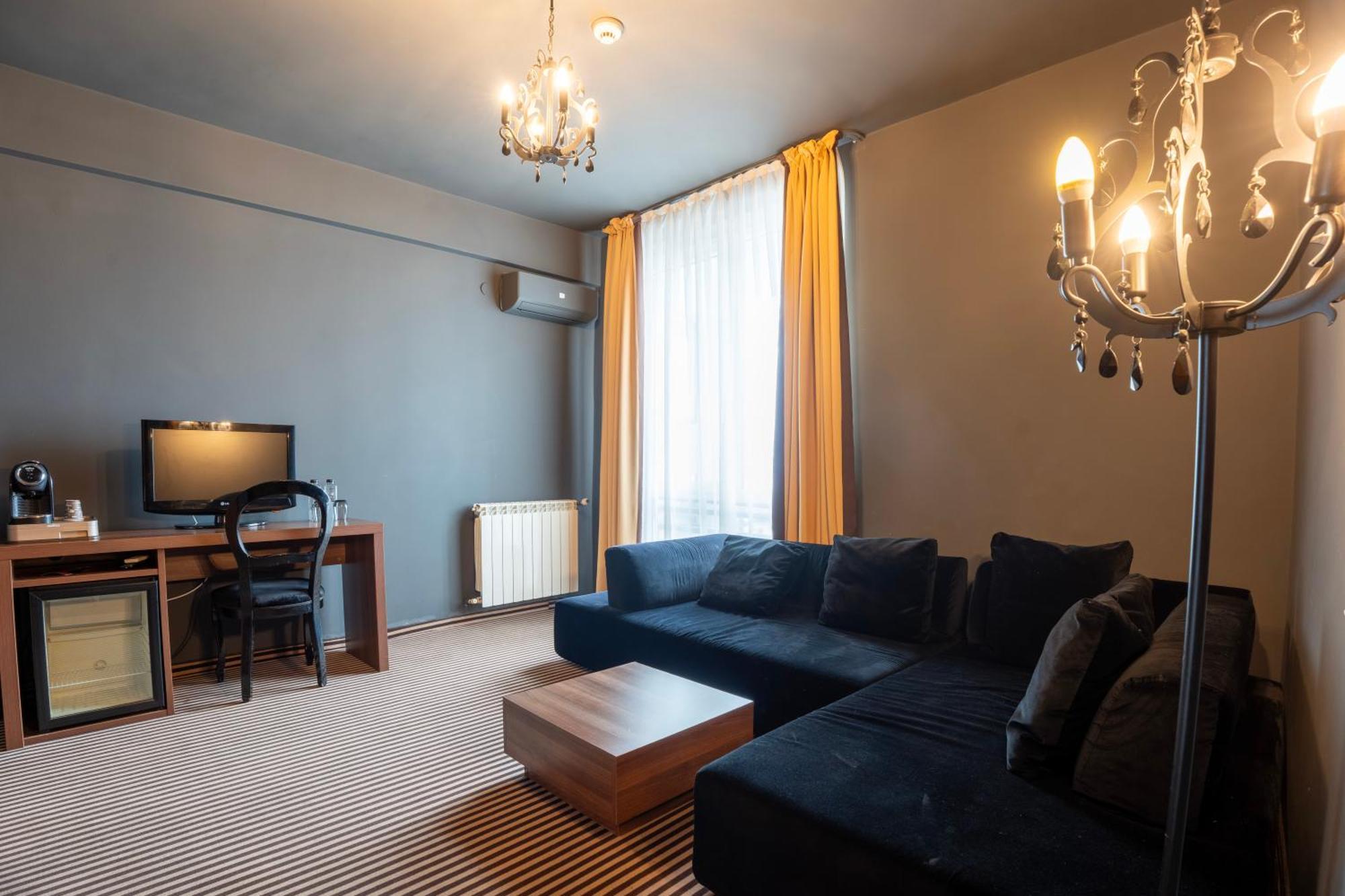 Alex&George Boutique Hotel Клуж-Напока Екстериор снимка