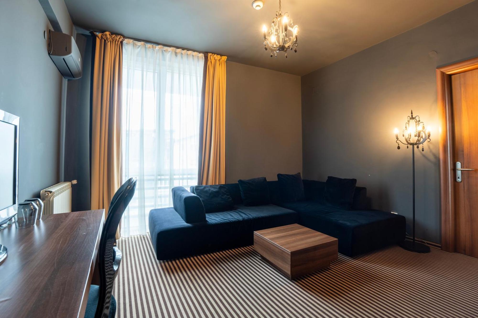 Alex&George Boutique Hotel Клуж-Напока Екстериор снимка