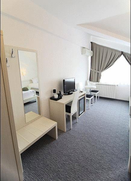 Alex&George Boutique Hotel Клуж-Напока Екстериор снимка
